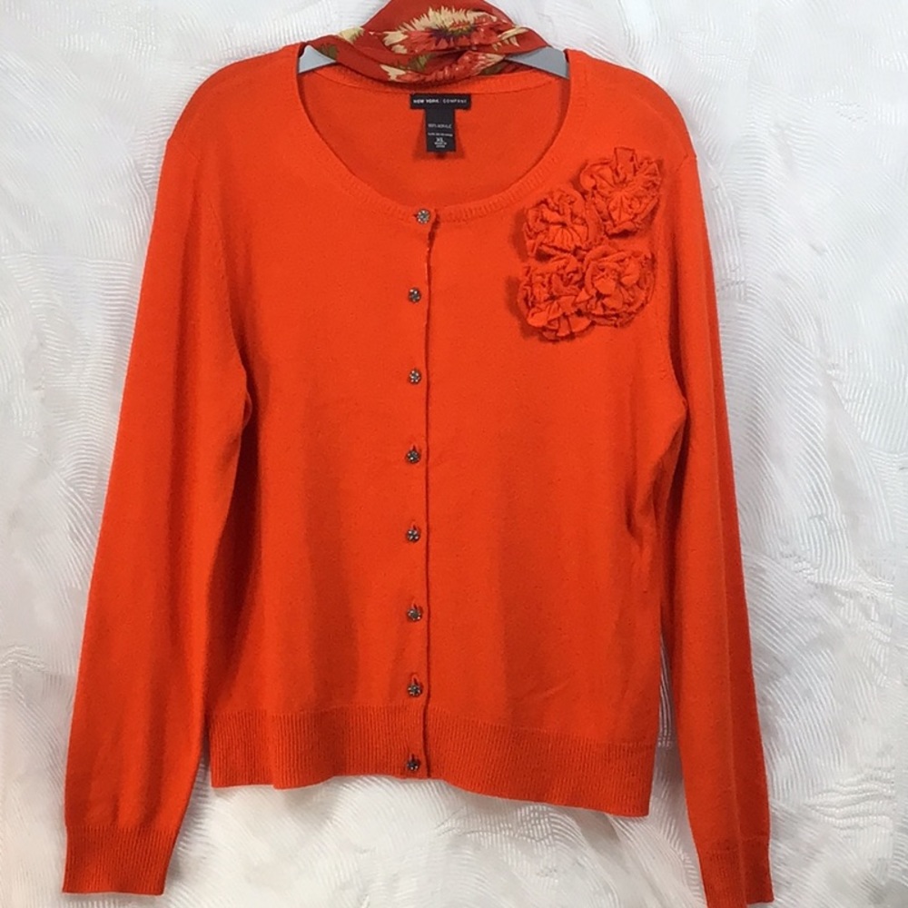 🍊NEW YORK & CO Dark Orange Floral Knit Corsage Jeweled Buttons - Picture 7 of 7
